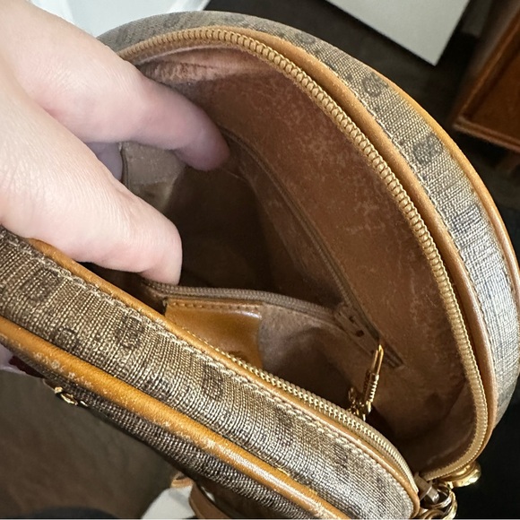Authentic Vintage Gucci InterlockingGG Monogram Circle Canteen Crossbody Bag - Picture 10 of 13